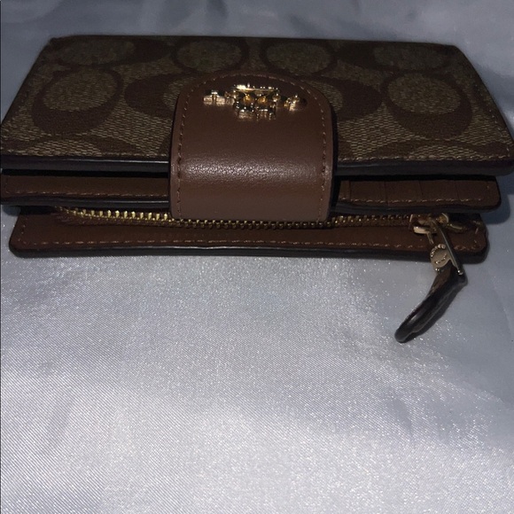 Coach Tan and Brown Signature Wallet - Picture 2 of 4